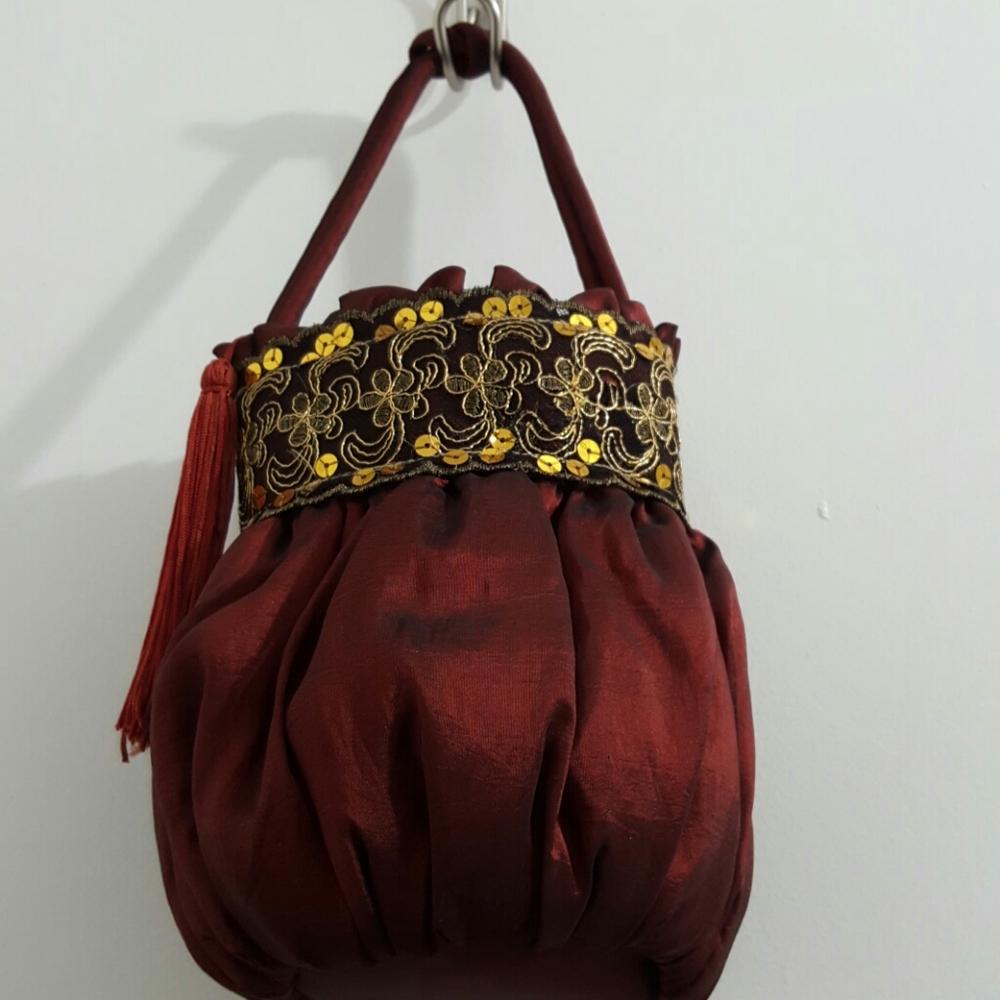 Evening bag  with Maroon and gold embroide…